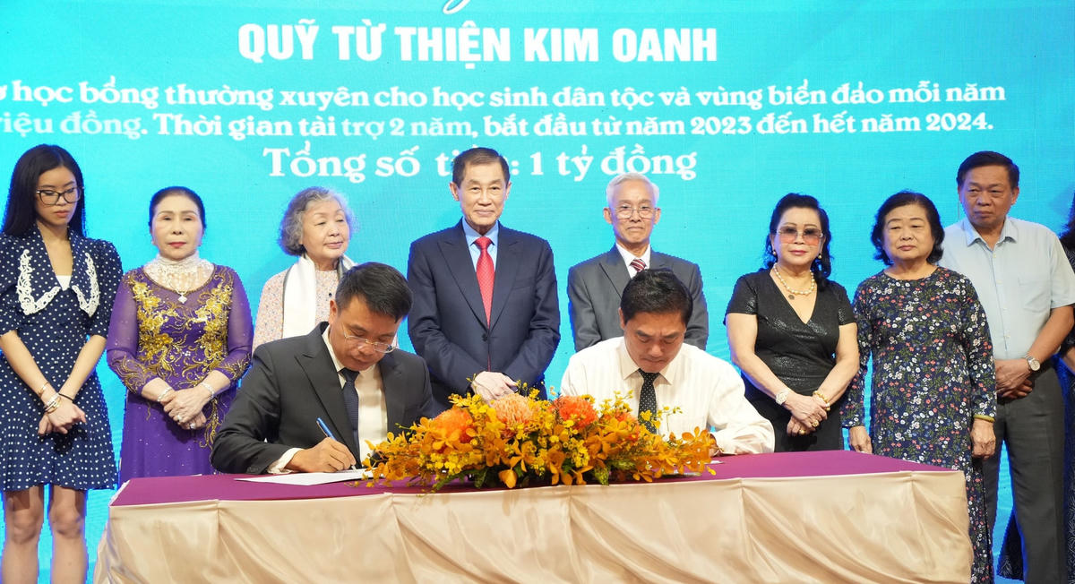 Ký kết tài trợ Quỹ học bổng Vừ A Dính.