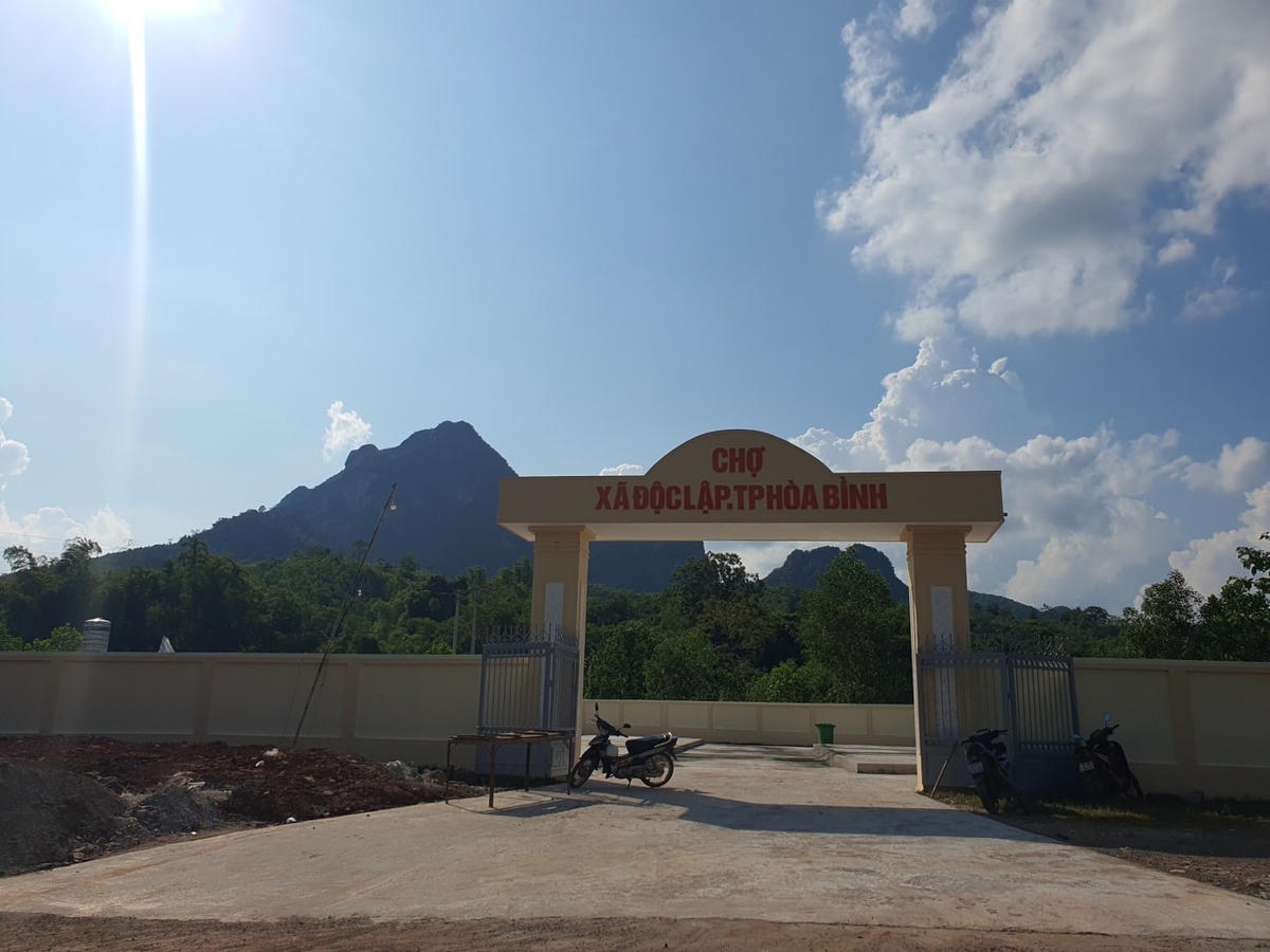 Dự án 4 Chương trình MTQG 1719: Đầu tư cơ sở hạ tầng thiết yếu vùng đồng bào DTTS và miền núi, ưu tiên các xã đặc biệt khó khăn. Đến nay các công trình như trường học, trạm y tế, chợ, đường giao thông… đã triển khai và lập hồ sơ thanh toán, giải ngân 100%.