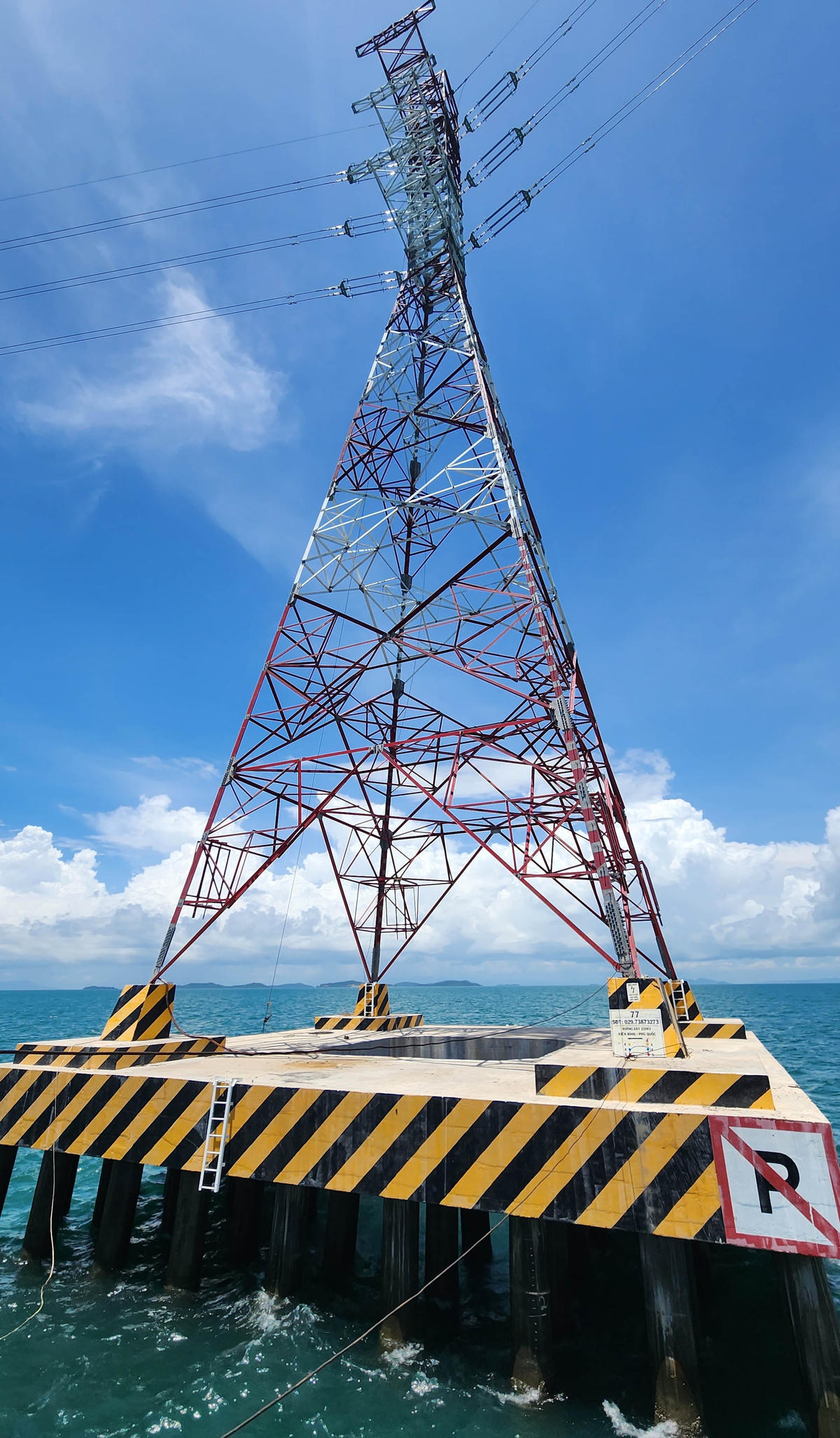 Đóng điện đường dây 220kV vượt biển dài nhất Đông Nam Á từ đất liền ra Phú Quốc