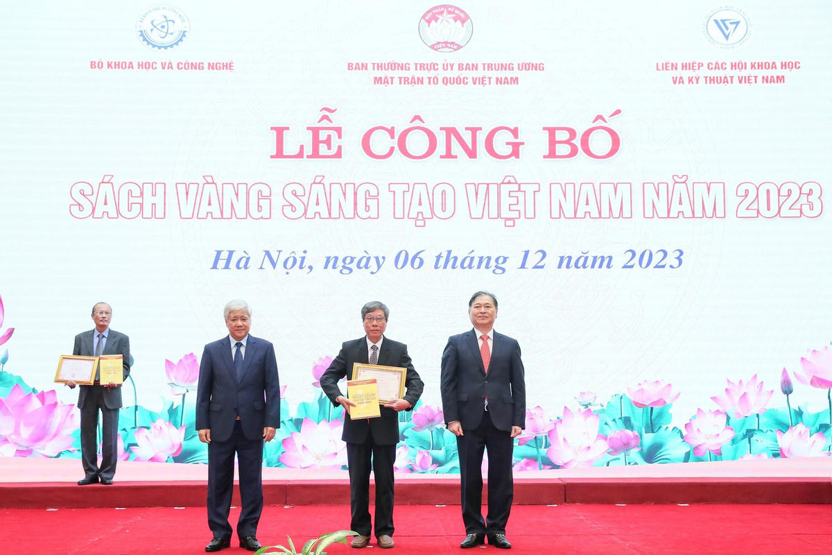 d724e0b5f6455f1b0654.jpg