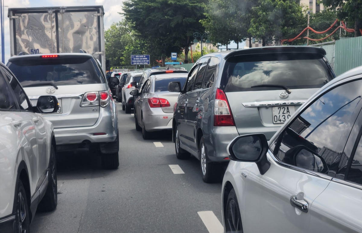 Ùn ứ đường vào cao tốc TP Hồ Chí Minh - Long Thành - Dầu Giây