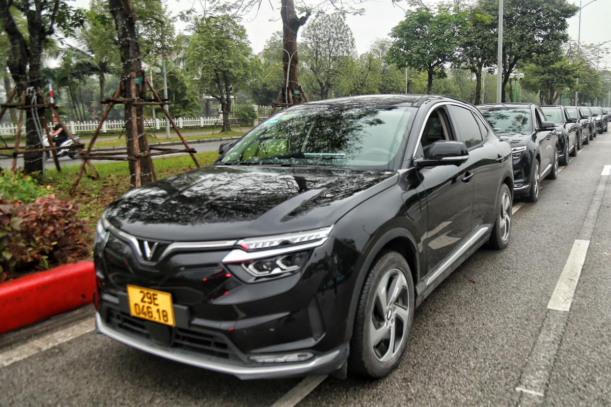 Cũng theo ông Thanh, Taxi Xanh SM muốn kết nối, hỗ trợ cho du lịch. Vì vậy, hãng đang ưu tiên tuyển tài xế biết tiếng Anh. Nếu tài xế không biết tiếng Anh sẽ đào tạo, khi vượt qua các kỳ thi sát hạch tiếng Anh tài xế sẽ được thêm tiền thưởng. Mục đích để khuyến khích tất cả các tài xế cùng học và phục vụ cả người nước ngoài ở các khu du lịch một cách tốt nhất.