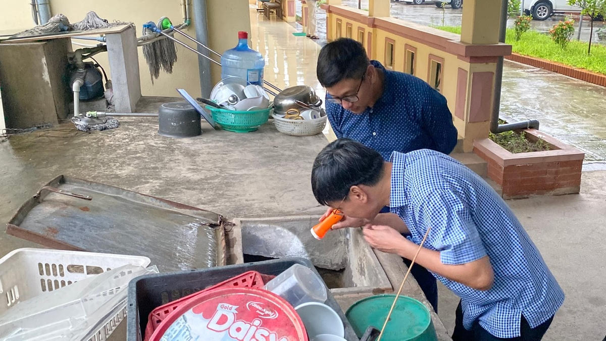 Kiểm tra công tác phòng chống sốt xuất huyết tại huyện Thanh Trì. Ảnh: CDC Hà Nội.