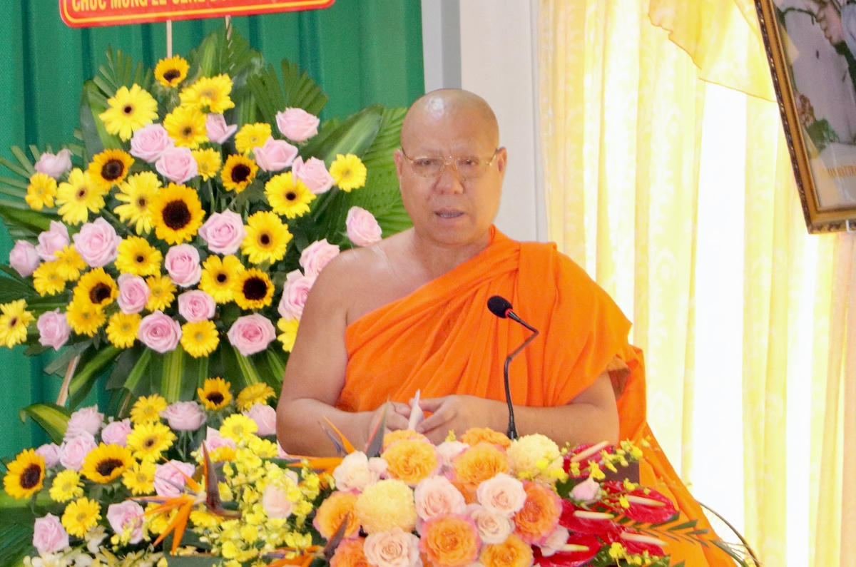 Thượng toạ Lý Đức phát biểu.