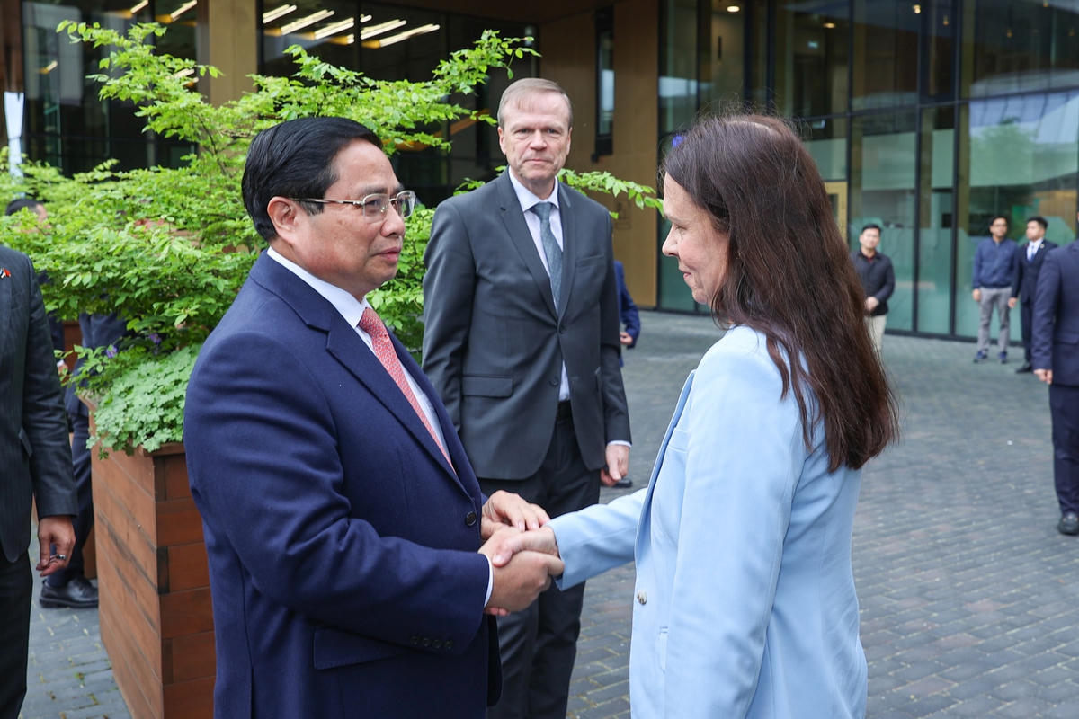 Thủ tướng thăm trung tâm chính phủ số hàng đầu thế giới tại Estonia- Ảnh 1.