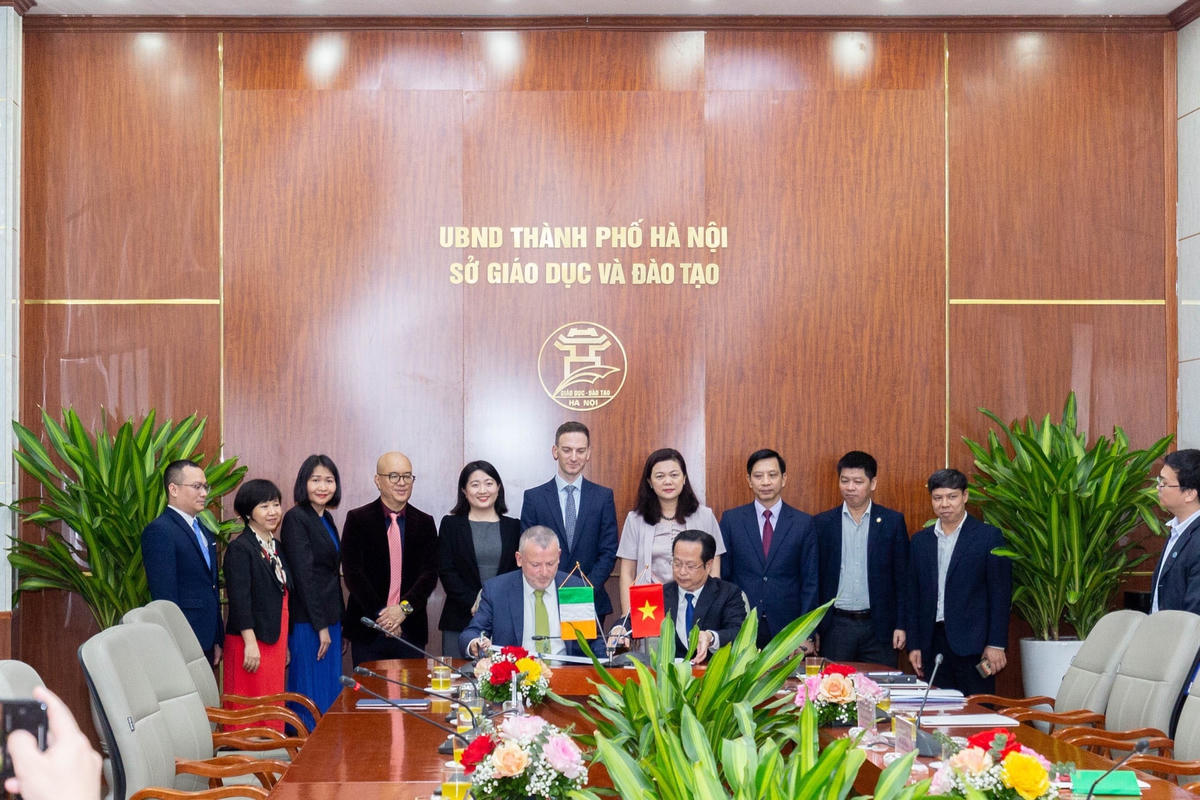 Ký kết biên bản buổi làm việc giữa ICDL và Sở Giáo dục và Đào tạo Hà Nội.