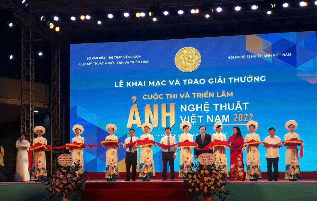 "Cuộc thi và Triển lãm ảnh nghệ thuật Việt Nam năm 2022" nhằm đánh giá thành quả lao động sáng tạo nghệ thuật của giới nhiếp ảnh Việt Nam trong hai năm 2021 và 2022.