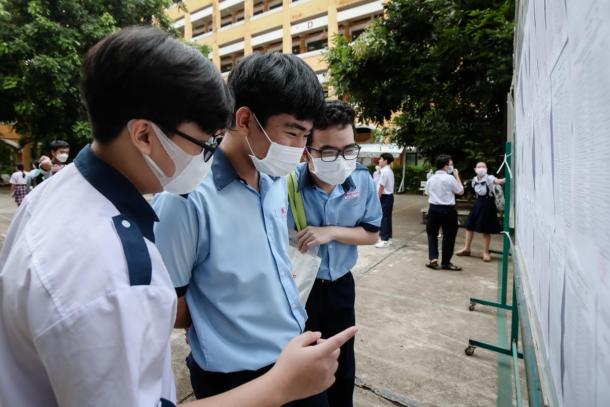 Thí sinh dự thi tuyển sinh lớp 10 năm học 2023-2024 (Ảnh: Nam Anh).