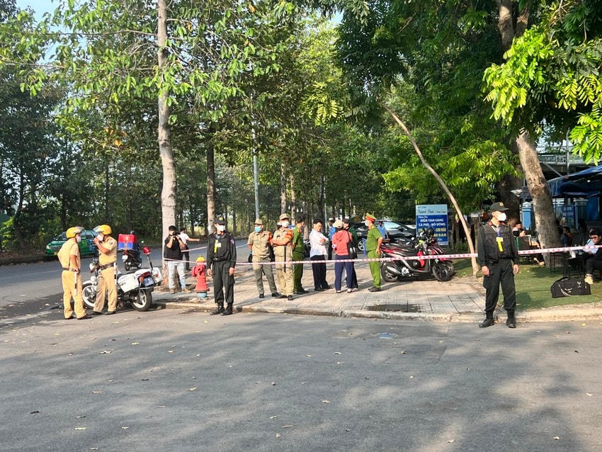 Nhiều lực lượng CSCĐ, Công an đến để bảo vệ an ninh phiên toà. Ảnh: PLO.