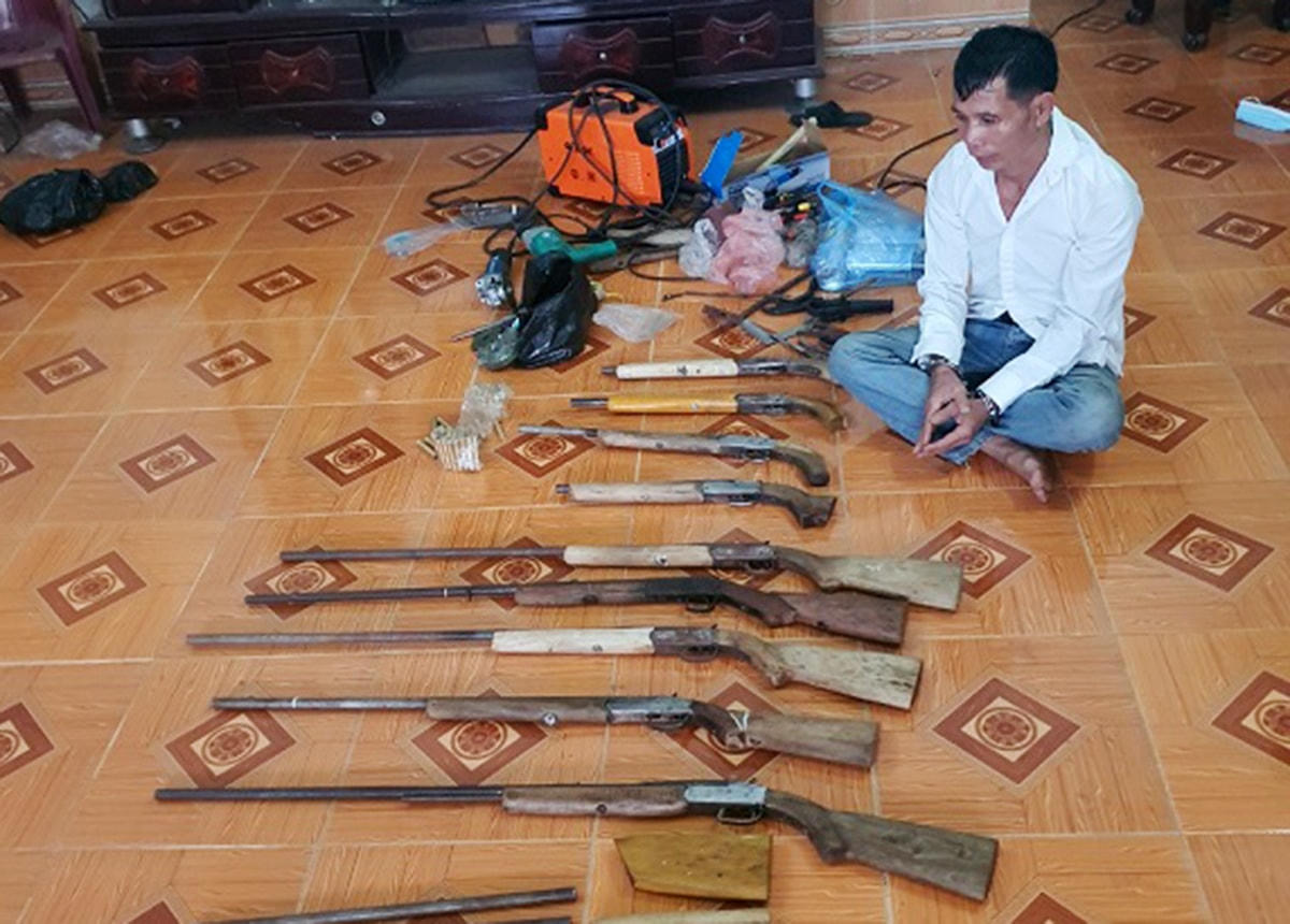 Toàn bộ số súng, đạn Miên chế tạo chưa kịp bán đã bị Công an thu giữ.