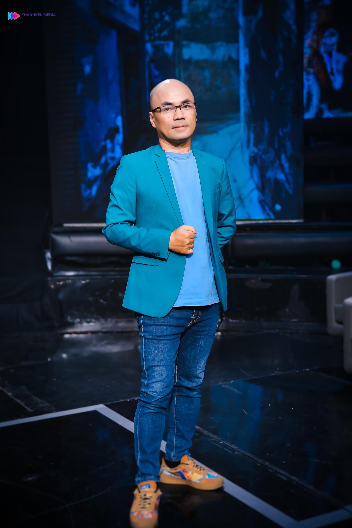 Nhà báo Minh Đức khiến cả trường quay cười nghiêng ngả khi kể câu chuyện “sống với triều cường”.