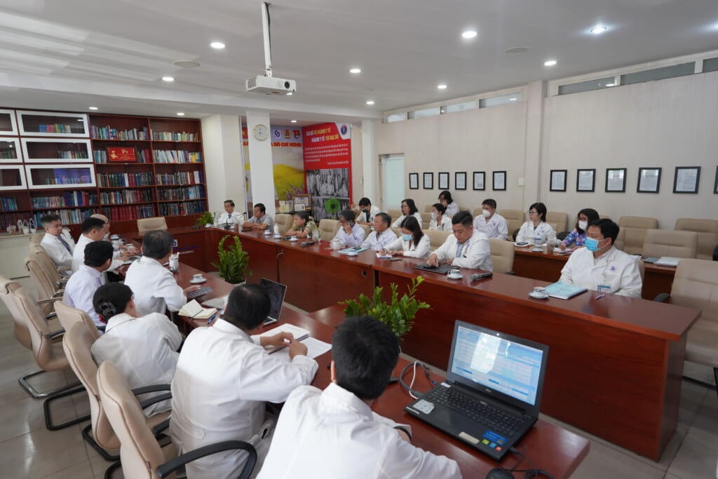 Bệnh viện họp Hội chẩn