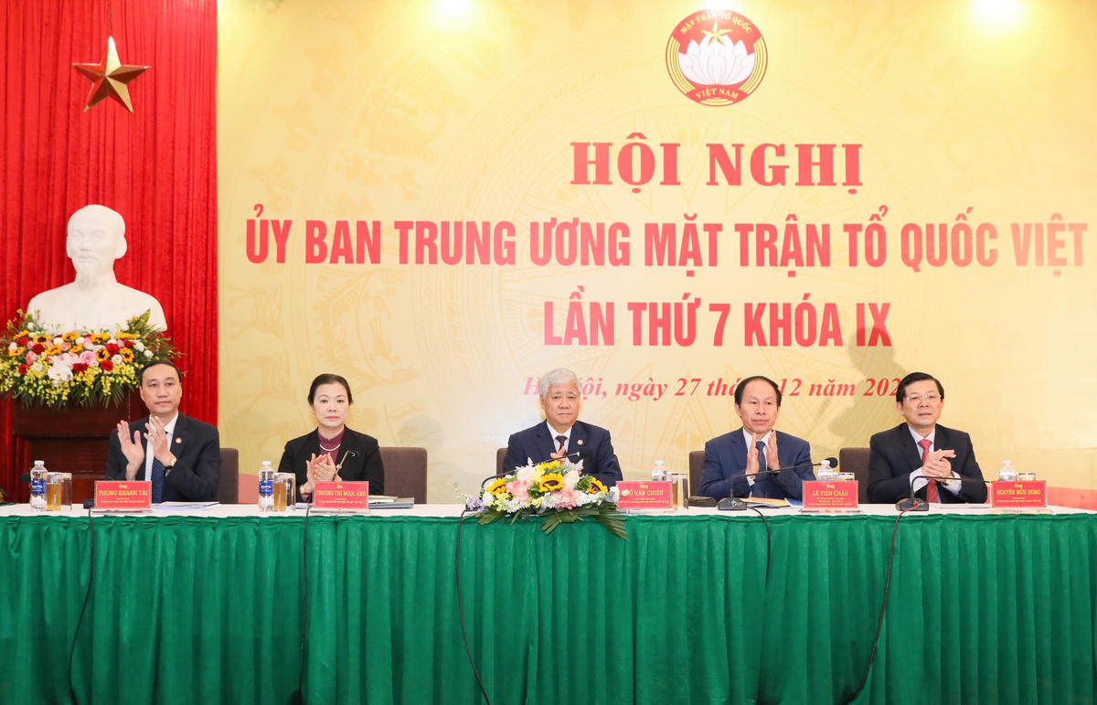 Đoàn Chủ tịch chủ trì Hội nghị.