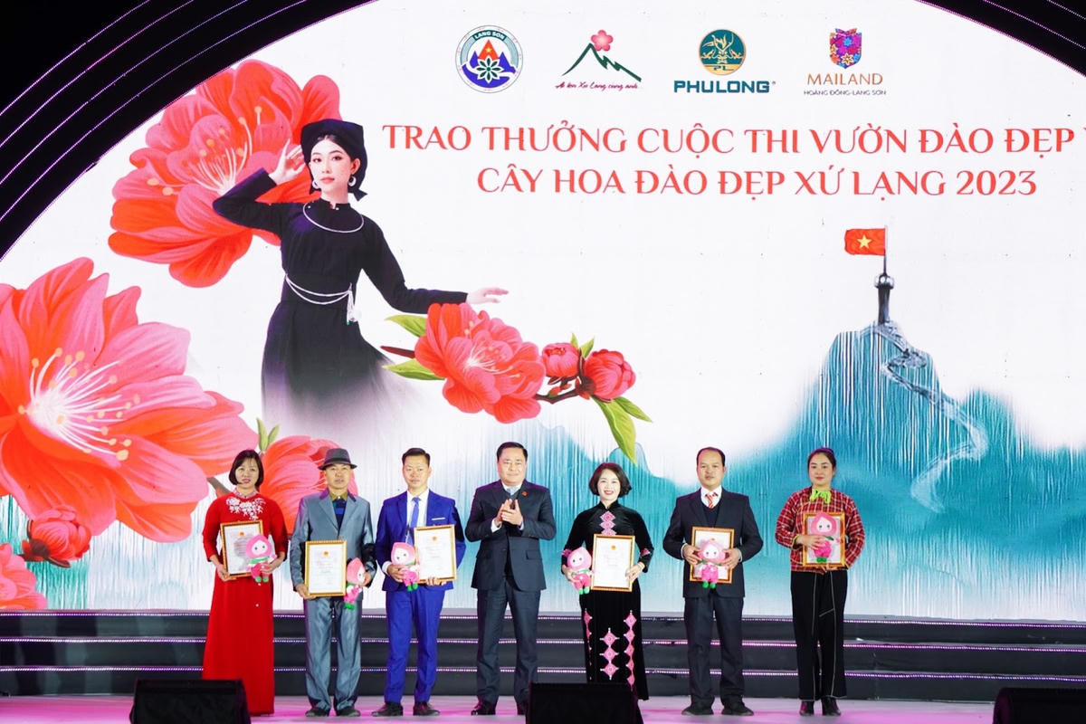  Khai mạc Lễ hội Hoa Đào xứ Lạng lớn nhất miền Bắc dịp Tết Nguyên Đán