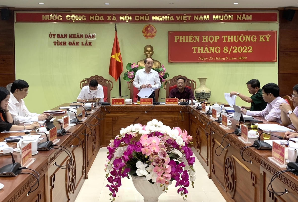 Tại phiên họp thường kỳ 13/9, Chủ tịch UBND tỉnh Đắk Lắk Phạm Ngọc Nghị chỉ đạo các Tổ công tác của tỉnh tăng cường kiểm tra, đôn đốc, tháo gỡ khó khăn cho các chủ đầu tư, nếu các sở, ngành, địa phương nào chậm giải ngân sẽ chuyển vốn cho đơn vị khác.
