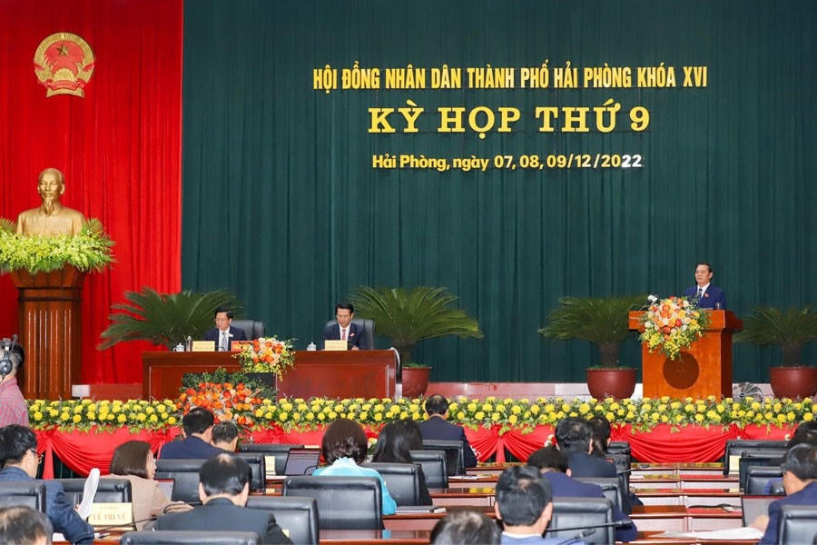 Chủ tịch UBND TP Hải Phòng Nguyễn Văn Tùng trả lời chất vấn.