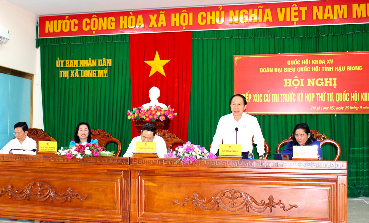 Ủy viên Trung ương Đảng, Phó Chủ tịch – Tổng thư ký UBTƯ MTTQ Việt Nam, Lê Tiến Châu gợi ý phát biểu tại hội nghị.
