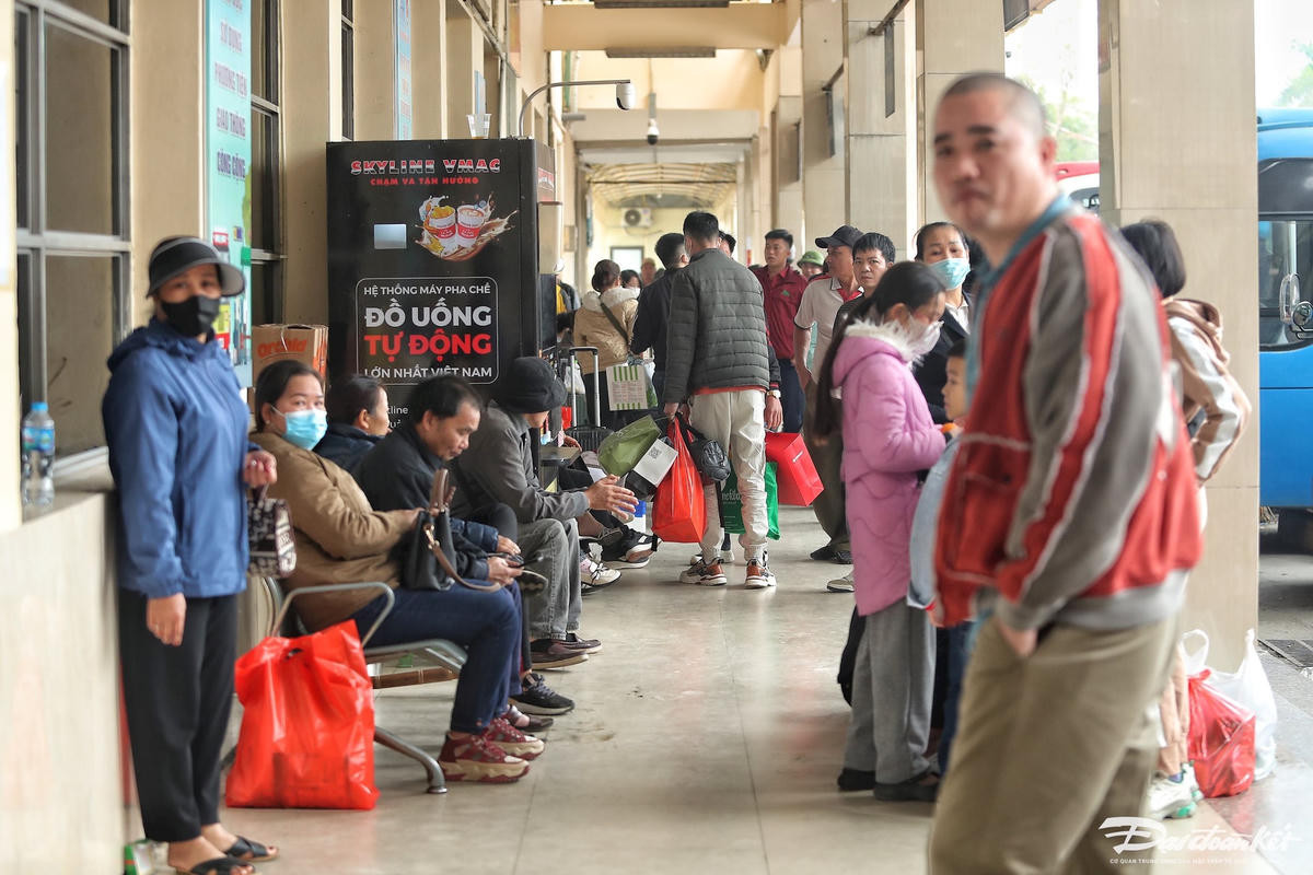 W_ben_xe_dong_duc-le-khanh4.jpg