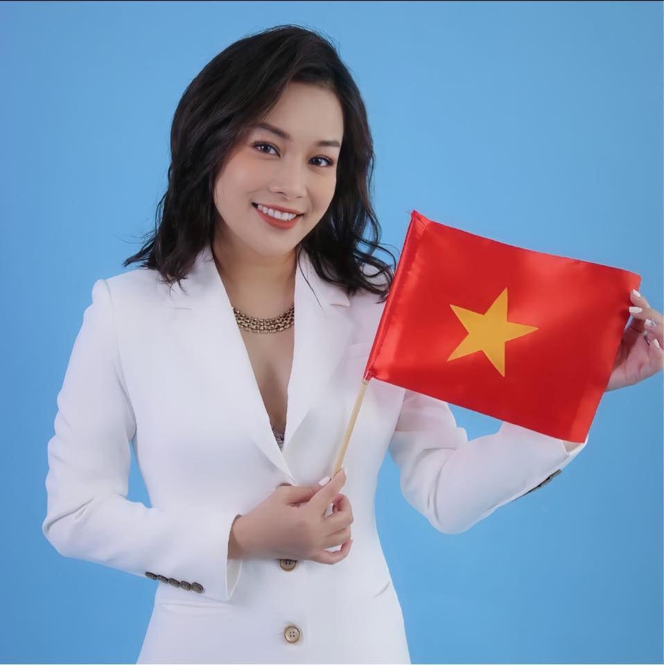 Tạm gác lại đam mê đóng phim, Minh Hương hiện tại là một MC - BTV của kênh truyền hình ANTV.