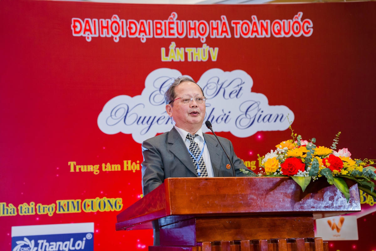 Ông Hà Quang Dự - nguyên Bộ trưởng, Chủ nhiệm Ủy ban Thể dục thể thao, Chủ tịch Hội đồng họ Hà Việt Nam phát biểu tại Đại hội.
