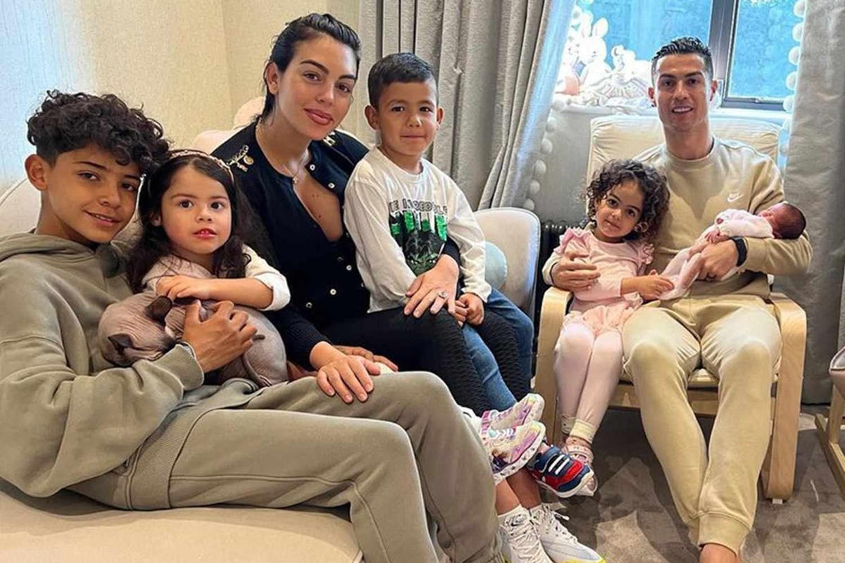 Khi sống tại Saudi Arabia, phong cách sống của gia đình Ronaldo sẽ phải thay đổi ít nhiều (Ảnh: Daily Mail).