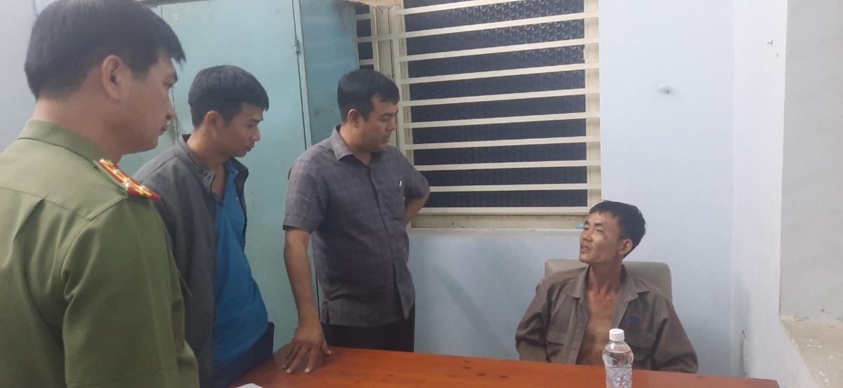 Ngay trong đêm 14/10, Đại tá Trịnh Ngọc Quyên, Giám đốc Công an tỉnh Bình Dương đã trực tiếp đến hiện trường chỉ đạo phòng nghiệp vụ xử lý nhanh vụ việc.