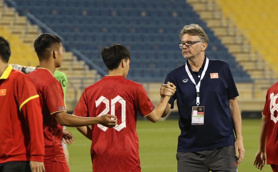 HLV Troussier hài lòng vì những gì U23 Việt Nam thể hiện ở Doha Cup (Ảnh: VFF).