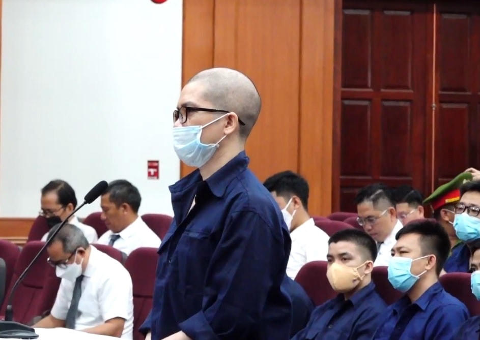Bị cáo Nguyễn Thái Luyện trả lời thẩm vấn của hội đồng xét xử tại phiên tòa phúc thẩm.
