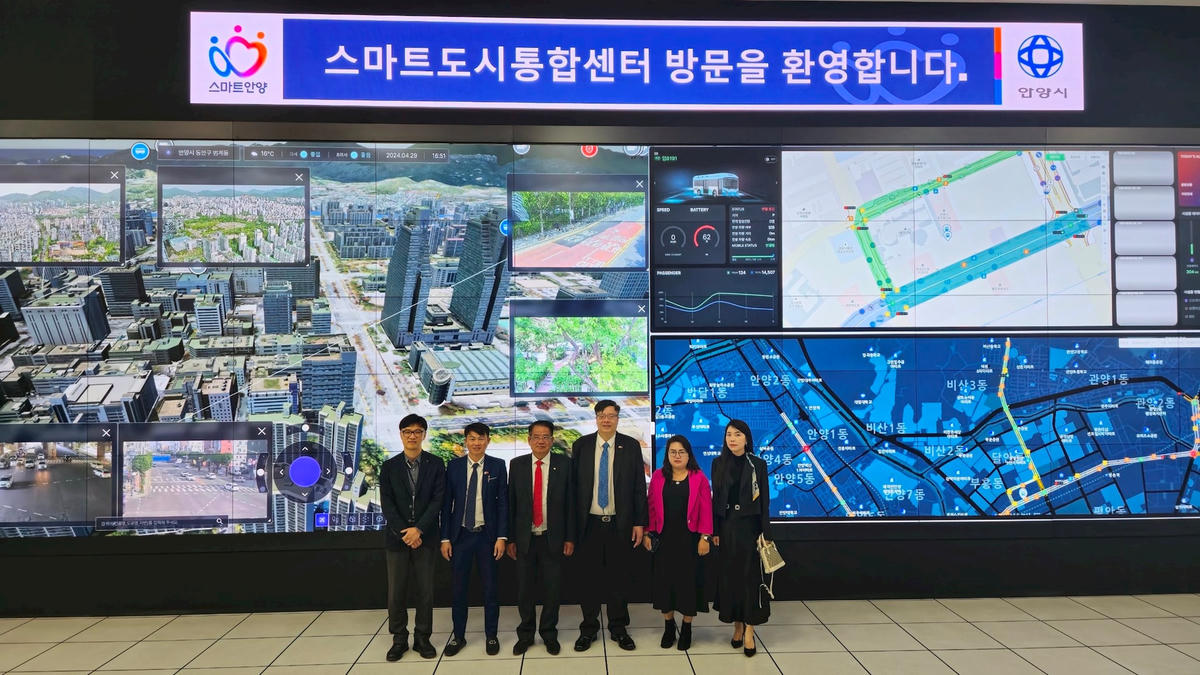 Đoàn công tác đến thăm Trung tâm điều hành thành phố thông minh Anyang