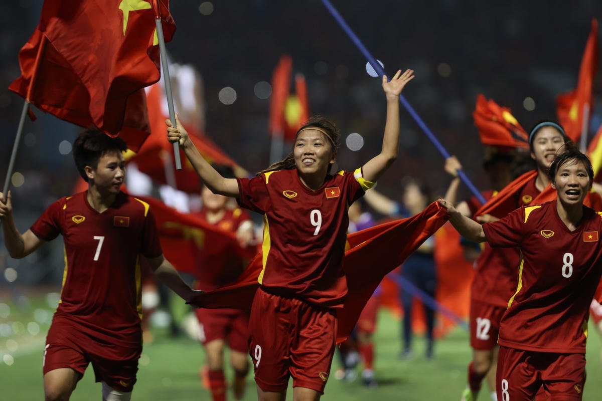 Đội tuyển bóng đá nữ Việt Nam lập kỳ tích tại SEA Games 31.  