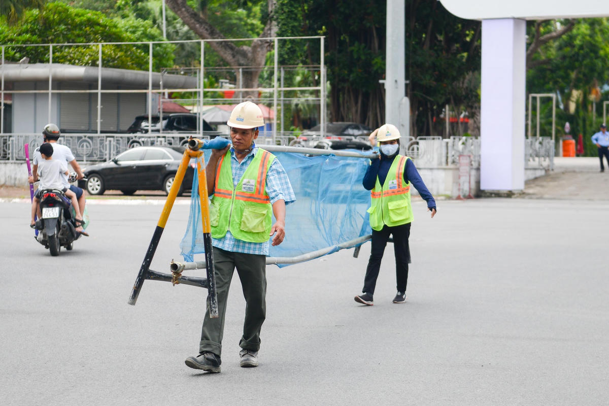 [ẢNH] Toàn cảnh ngày đầu phân luồng giao thông phục vụ thi công ga S12 Nhổn - Hà Nội
