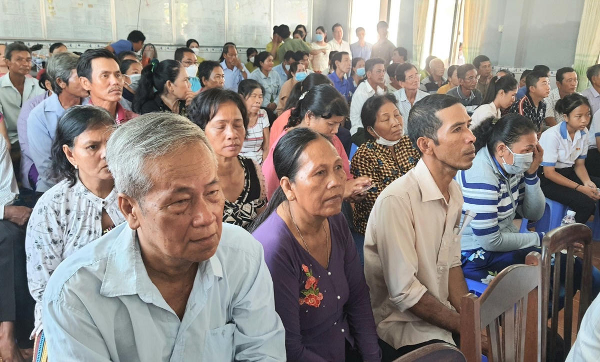 Đông đảo Nhân dân ấp Giồng Giữa B, xã Vĩnh Trạch Đông, TP Bạc Liêu tham dự Ngày hội.