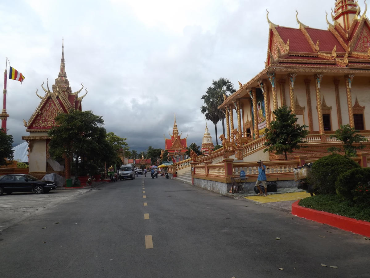 Chùa Xiêm Cán ở xã Vĩnh Trạnh Đông.  