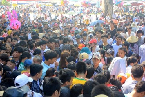 Các đối tượng thường lợi dụng thời gian người tham dự lễ hội đông đúc để trộm cắp tài sản. Ảnh minh họa.   