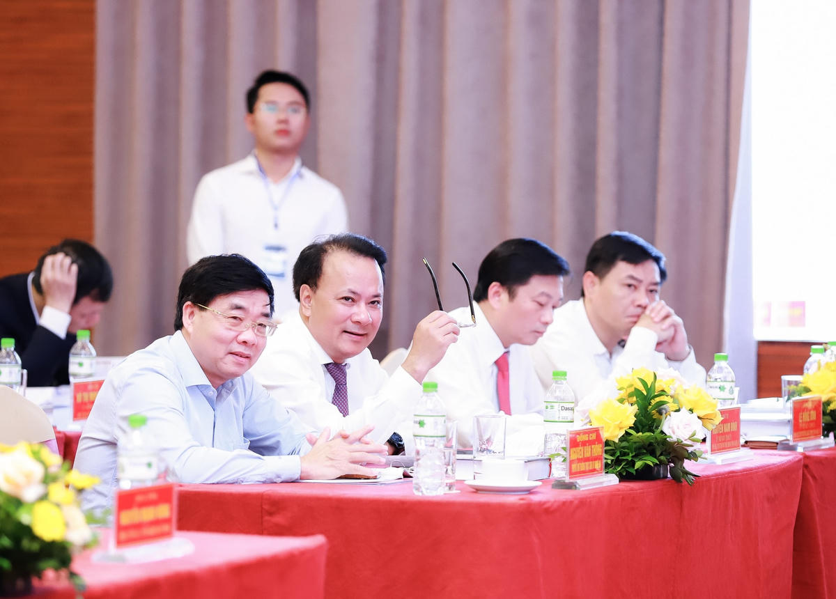 Lãnh đạo tỉnh Nghệ An tham dự Hội thảo.