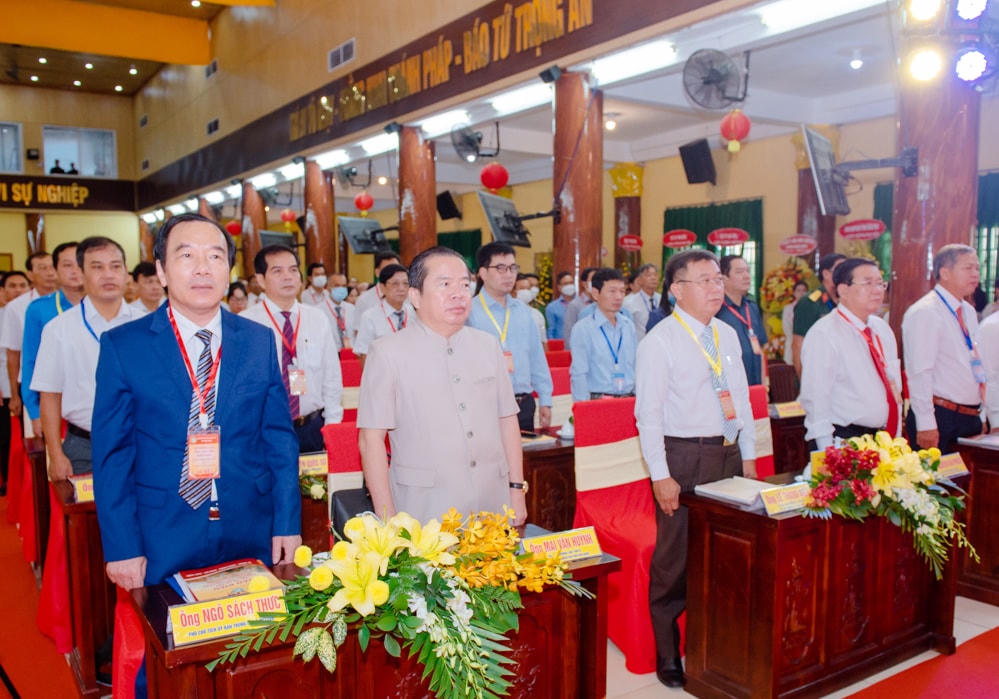 Phó Chủ tịch UBTƯ MTTQ Việt Nam Ngô Sách Thực cùng lãnh đạo tỉnh dự đại hội.