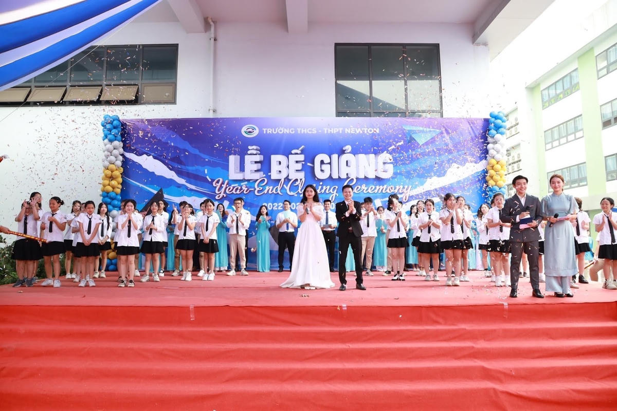 Trường THCS - THPT Newton Bế giảng năm học 2022 - 2023 - Nhìn lại một hành trình đặc biệt và đầy cảm xúc.