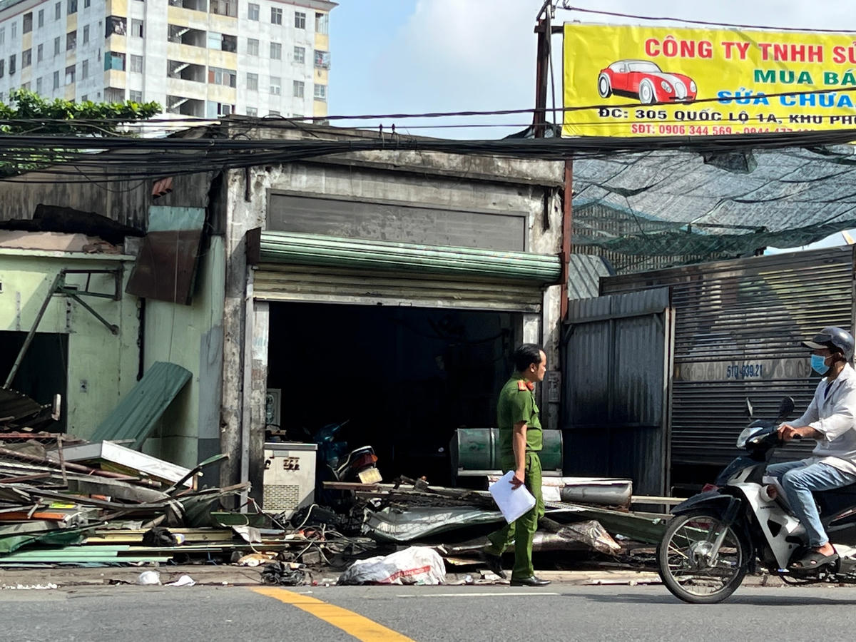 Công an khám nghiệm hiện trường