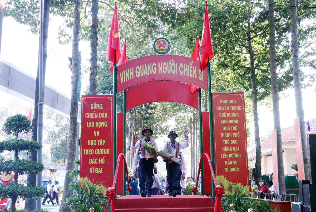 Hơn 16.000 công dân địa bàn Quân khu 7 lên đường nhập ngũ