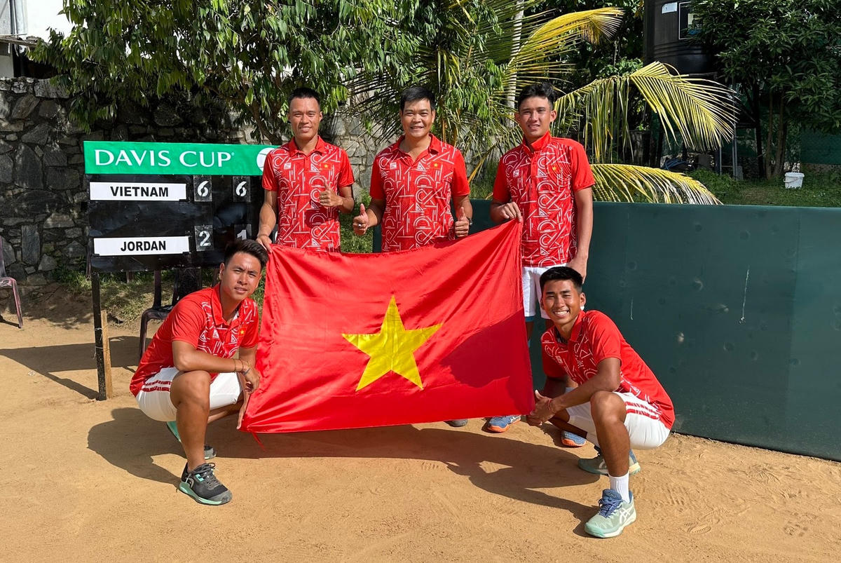 Đội tuyển quần vợt nam Việt Nam giành chiến thắng trong trận play-off của nhóm 3, giành quyền dự trận play-off giành vé thăng hạng lên nhóm 2 khu vực châu Á - Thái Bình Dương (Ảnh: VTF).