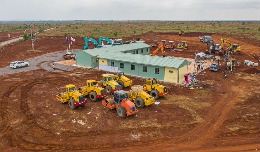 Khởi công hạng mục đầu tiên vào tháng 12/2020 nhưng đến nay, nhiều hạng mục giai đoạn 1 xây dựng sân bay Long Thành vẫn chưa hoàn tất. Ảnh: Hoàng Thuấn.