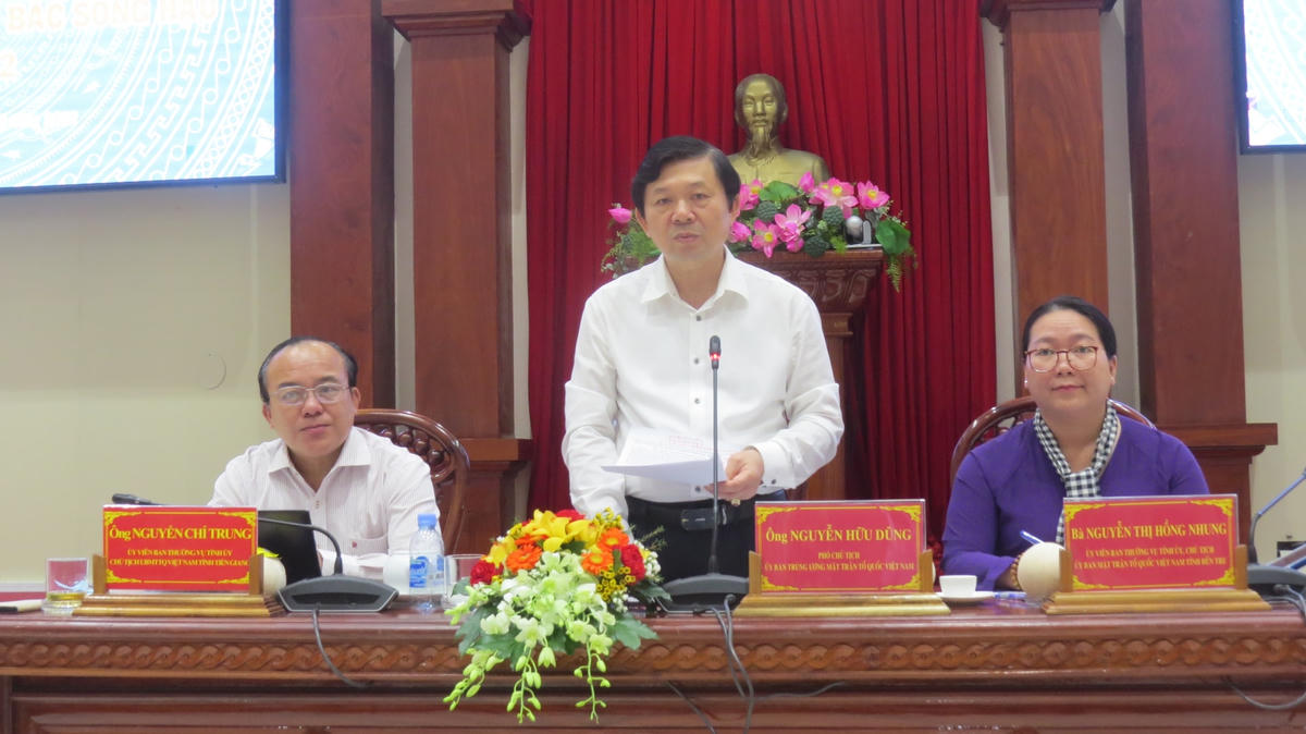 Phó Chủ tịch UBTƯ MTTQ Việt Nam Nguyễn Hữu Dũng phát biểu tại hội nghị.