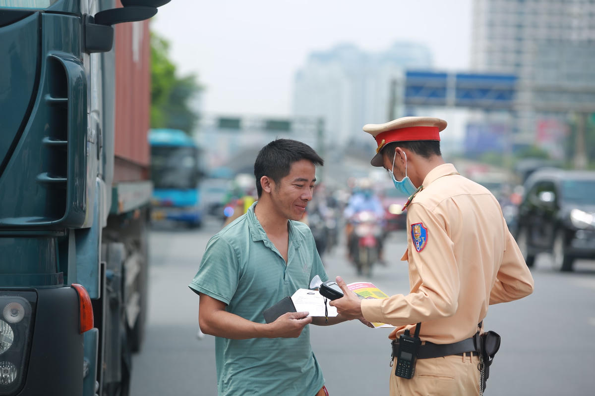 Hầu hết, các tài xế lái xe đều ủng hộ việc kiểm tổng kiểm soát của lực lượng chức năng.