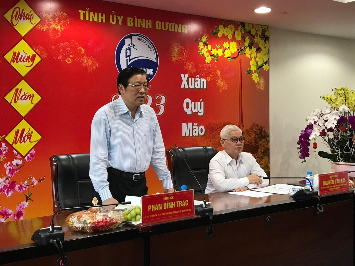 Ông Phan Đình Trạc - Uỷ viên Bộ Chính trị, Bí thư Trung ương Đảng, Trưởng Ban Nội chính Trung ương phát biểu tại Tỉnh uỷ Bình Dương.