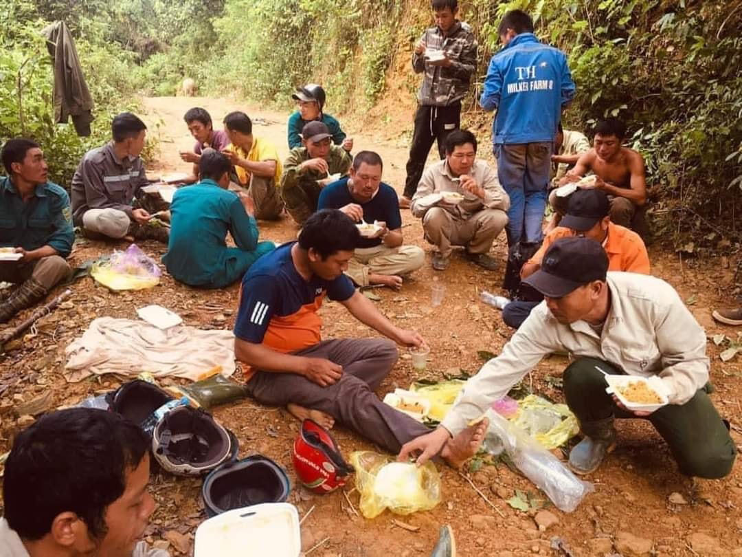 Trong 8 ngày tìm kiếm anh Nghĩa, hàng trăm người dân đã được huy động để đảo quanh khắp các khu rừng thuộc địa bàn huyện Như Thanh.