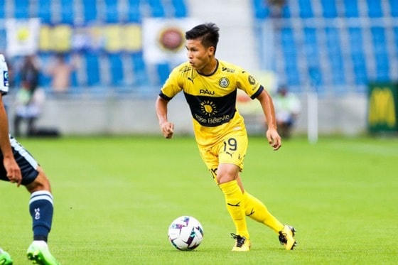  Pau FC tiếp tục không đưa tiền vệ Quang Hải vào danh sách thi đấu.