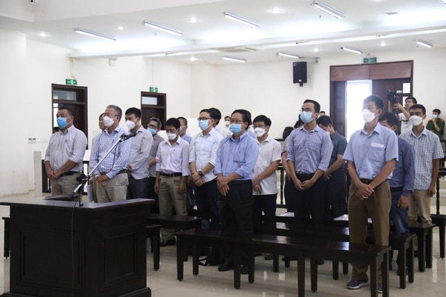 Các bị cáo tại phiên tòa phúc thẩm.