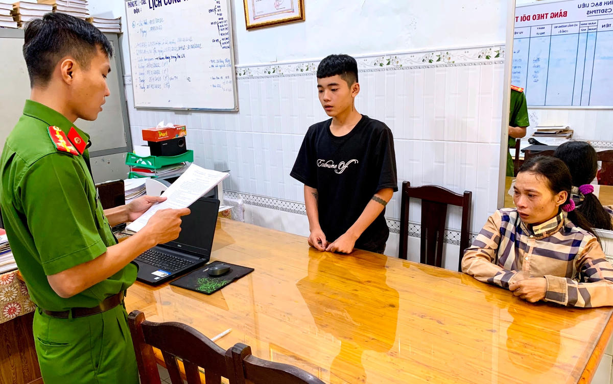 Cơ quan Cảnh sát điều tra Công an tỉnh Bạc Liêu thi hành lệnh bắt tạm giam Ngô Thái Thi về hành vi “giết người”.