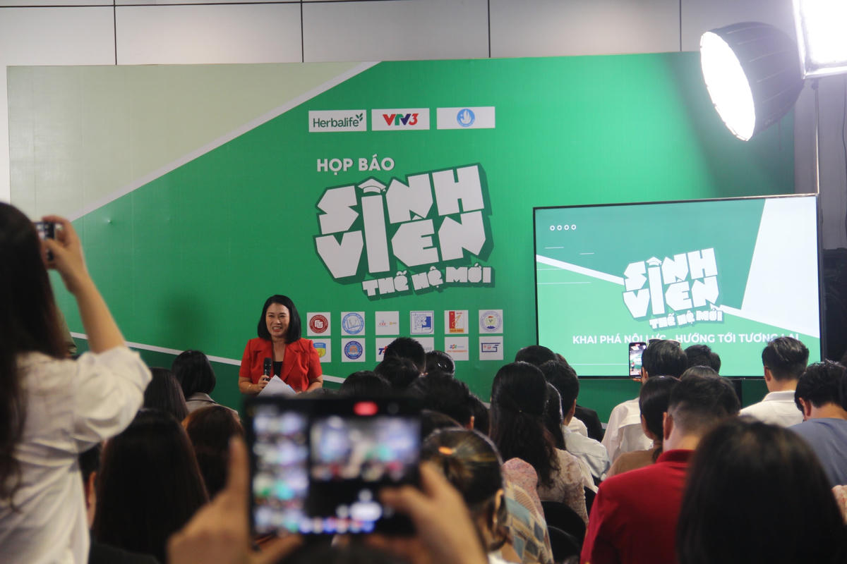 Nhà báo Tạ Bích Loan - Trưởng Ban Sản xuất các chương trình Giải trí / Đài THVN, chia sẻ về chương trình.