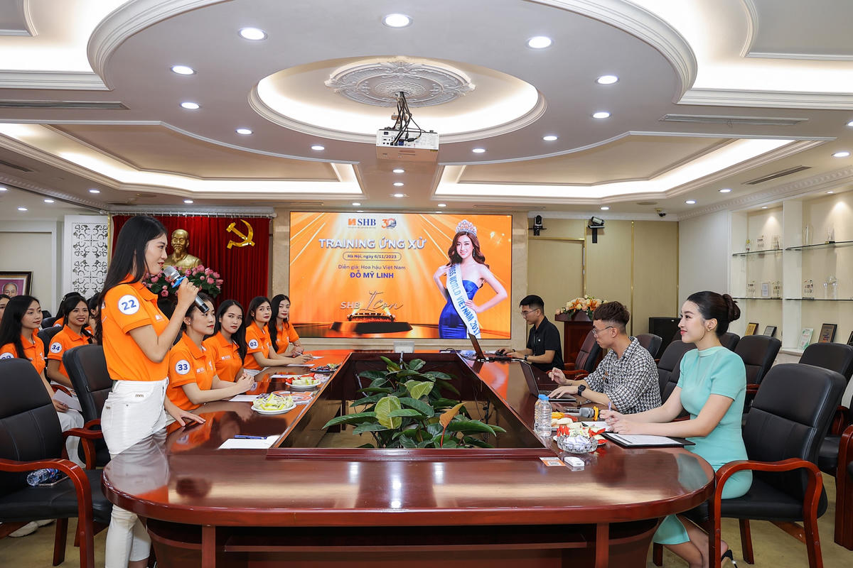Hoa hậu Đỗ Mỹ Linh tái xuất, training kỹ năng ứng xử cho thí sinh